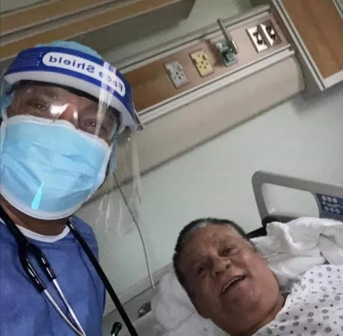 Roberto 'Manos de Piedra'  Durán, muestra un buen ánimo