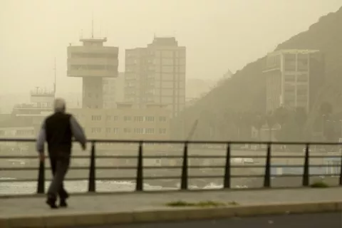 Expertos alertan por afectaciones en la salud por nube de polvo del Sahara