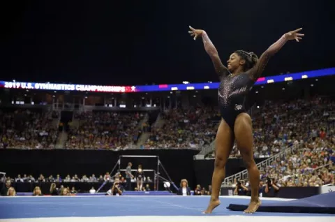 Simone Biles,  presenta demanda por abuso sexual