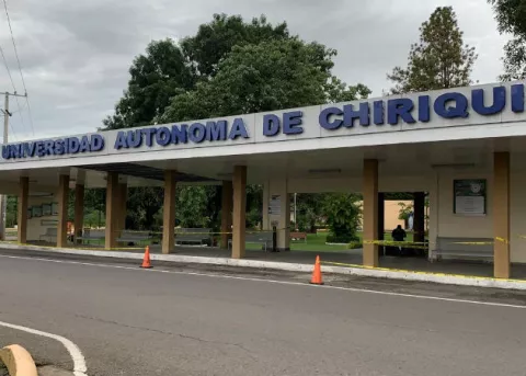 Rectora de la UNACHI sustenta que aumento de salario fue producto de homologación 