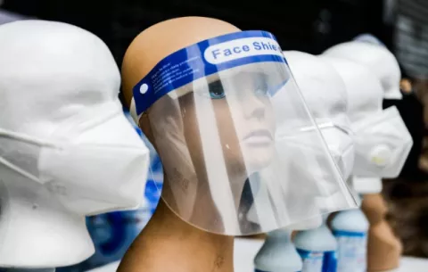Nos estamos acostumbrando a las mascarillas, pero ¿usarías una careta?