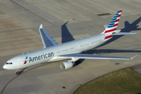 American Airlines profundiza las pérdidas por la crisis COVID-19