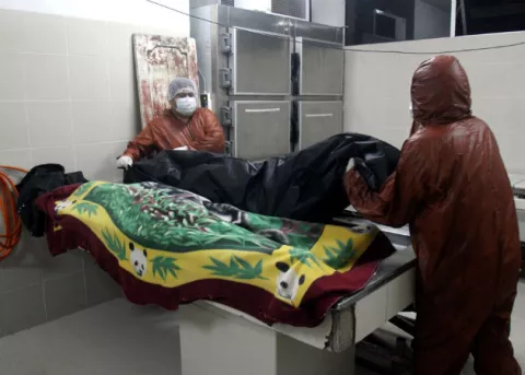 El Gobierno boliviano advierte que podría expropiar hospitales y cementerios privados