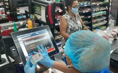 Unas 108 mil personas reciben por primera vez el pago de 100 dólares del bono solidario