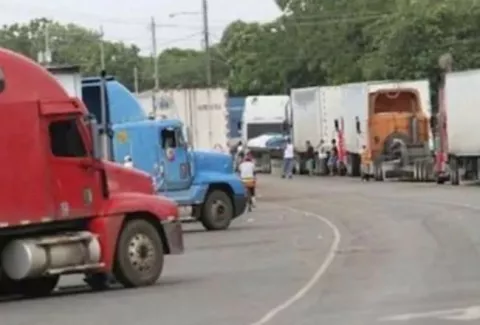 Costa Rica prohíbe a camiones panameños cargar producto como medida recíproca