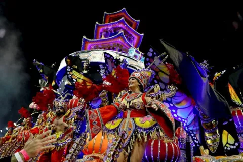 Aplazan el carnaval de Sao Paulo, y Río analiza una medida similar por la COVID-19