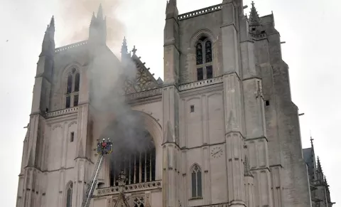 Confiesa ante el juez el autor del incendio de la catedral de Nantes