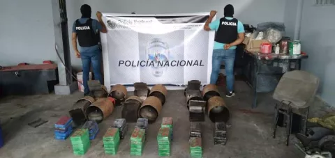 Policía Nacional decomisa droga que estaba camuflada en tanques de gas de 40 libras 