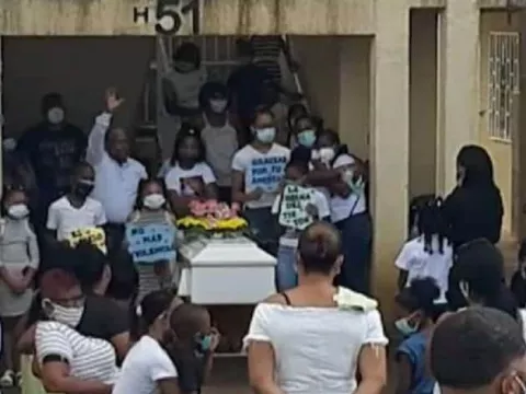 Con alabanzas y globos blancos despiden a la niña de 10 años asesinada en Alto de Los Lagos en Colón