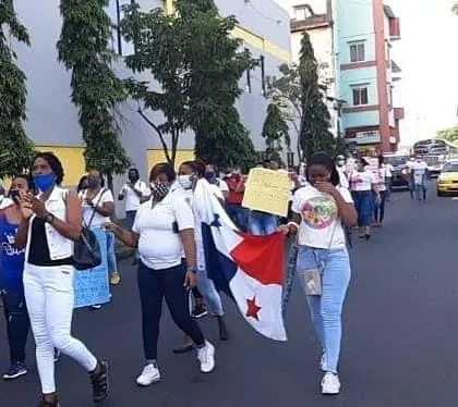 Mujeres de Colón salen a las calles a pedirle empleo al presidente Laurentino Cortizo