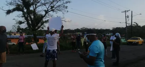 Moradores de Rivera del Río en Puerto Pilón en Colón protestan por mejoras en su comunidad