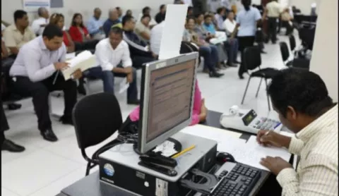 Ingresos Corrientes del Gobierno caen 38% durante el primer semestre