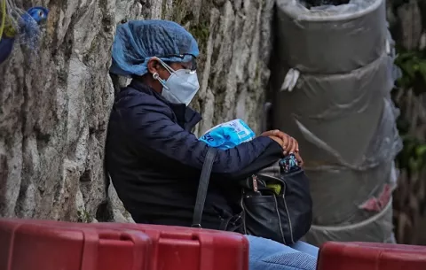 Dolor de cabeza y cansancio, otras secuelas que deja en algunos jóvenes la COVID-19
