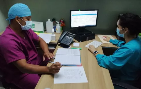¿Necesita Panamá contratar a médicos extranjeros para reforzar la lucha contra la COVID-19?