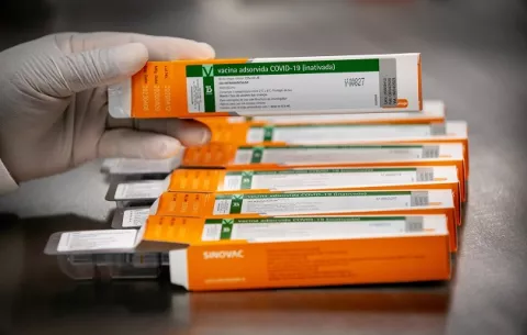 Vacunas contra la COVID-19 podrían estar disponibles para Panamá en abril o junio de 2021
