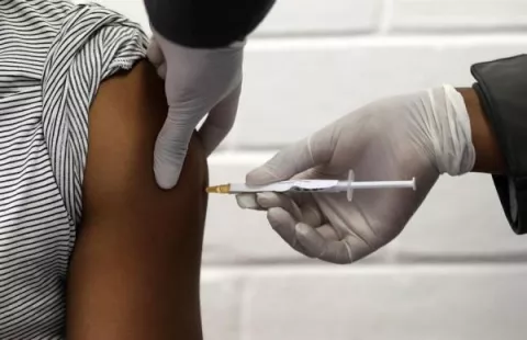Farmaceútica Moderna está 'camino' a la fase 3 de una vacuna  contra la COVID-19 con 30,000 participantes