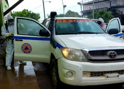 Labor de desinfección en el palacio municipal de David como prevención al coronavirus 