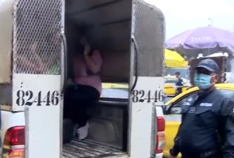 Detienen a un hombre con COVID-19, listo para entrar a un supermercado en San Miguelito