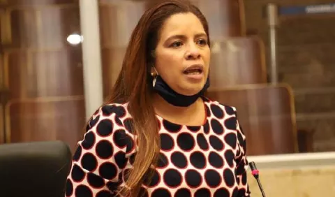Corina Cano: 'Diputados debemos tener un cambio de actitud y dejar la bandera política a un lado'