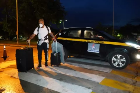 Edmundo Sosa, Jaime Barría y Darío Agrazal  viajan a Miami para reportarse a sus equipos