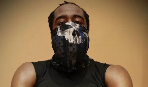 James Harden se defiende por usar mascarilla con el cráneo de Punisher