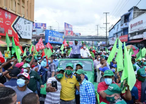 Marchas y presentaciones televisivas concluyen campaña electoral dominicana 