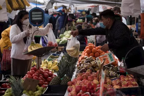 OMS alerta que pandemia sigue avanzando por los errores de muchos gobiernos