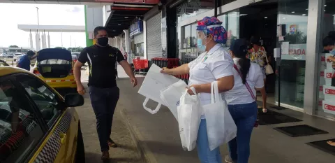 MiAmbiente resalta disminución de bolsas plásticas en ríos y playas, a un año de aplicada la ley de 2018