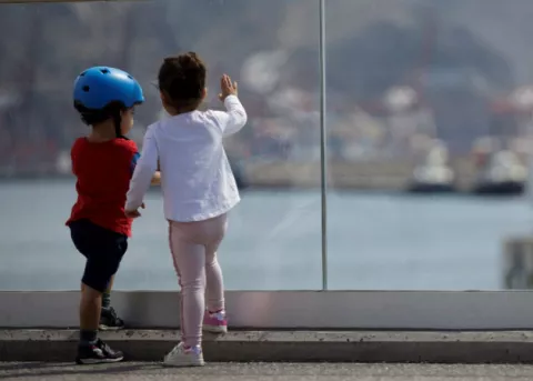 Los menores de cinco años podrían propagar la COVID-19 tanto como los adultos