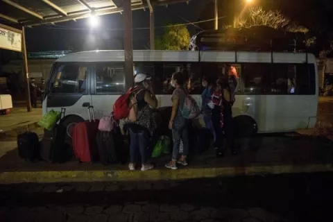 Nicaragüenses varados en Panamá sufren tristeza e incertidumbre, denuncia una ONG