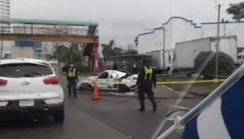Persecución policial termina en accidente de tránsito en la vía Cincuentenario, hay un detenido