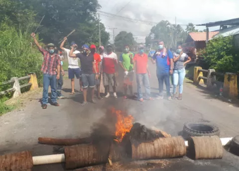 Residentes en San Martín de Porres de Santiago reclaman bonos solidarios