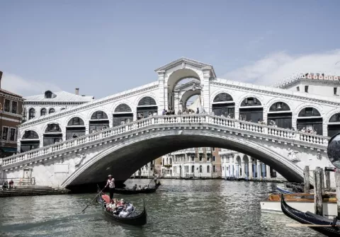 La pandemia paraliza el turismo en Italia