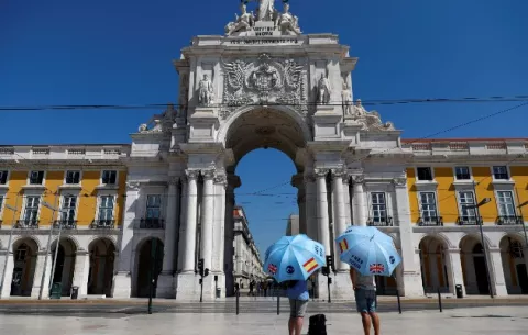 Turistas rehúyen pese a la reapertura