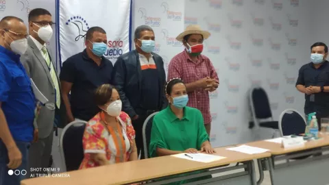 Autoridades prevén elaborar anteproyecto de ley para proteger tiburones y rayas