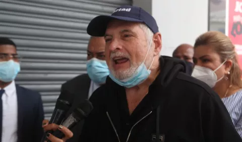 Solo Corte de Estados Unidos revocaría la especialidad a Ricardo Martinelli