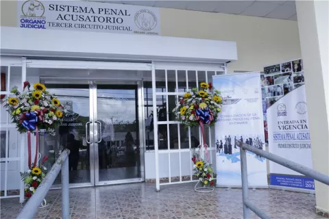 Detención provisional para menor de edad por posesión ilegal de arma de fuego