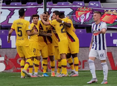 Arturo Vidal dio triunfo al  Barcelona  y lo mantiene en la lucha por el título