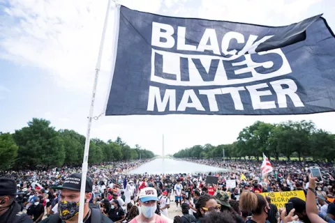 Miles de personas se manifiestan en Washington en el aniversario del discurso de Luther King