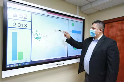 Apagón virtual divide al sector educativo  