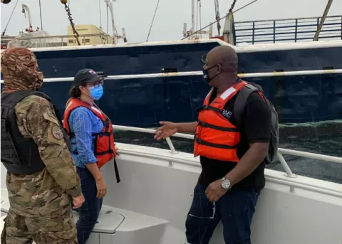 ARAP con el SENAN inspecciona barcos con bandera extranjera en el país