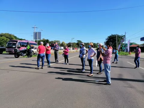 Residentes de Llano Abajo de Guararé exigen un mejor servicio de electricidad