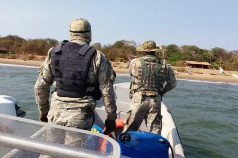 Detención provisional para cuatro sujetos por cargamento de droga en Isla Ladrones