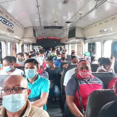Multan a nueve conductores de buses en Colón por infringir las normas de bioseguridad