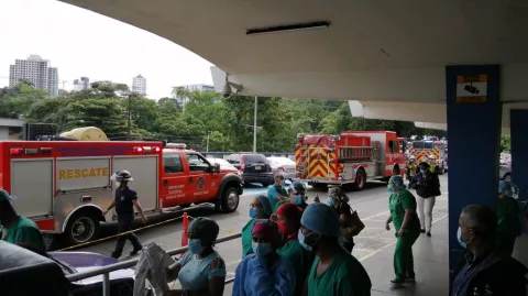 Desalojan  edificio de la Especializada de la Caja de Seguro Social, tras fuga de sustancia desconocida