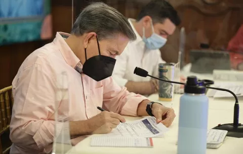 Laurentino Cortizo sobre los funcionarios: 'Hay algunos que se están enredando la cabeza y terminan en casa'