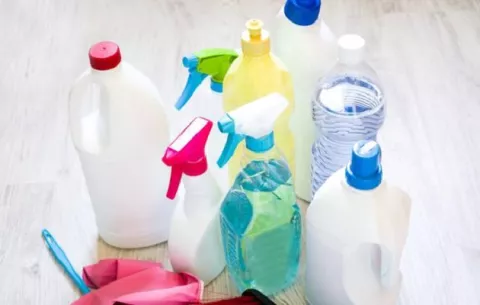 ¡Cuidado! ¿Por qué no deben mezclarse los productos de desinfección?