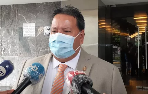 Jefe de la bancada del PRD destaca vicios inconstitucionales en proyecto de reducción salarial