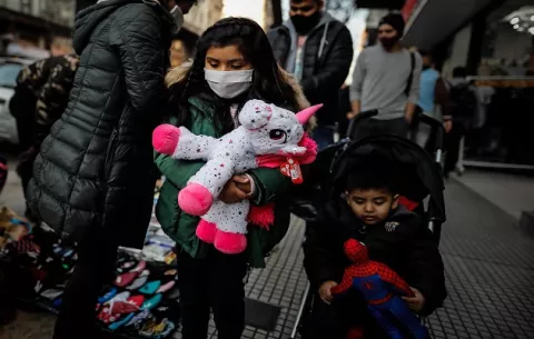 Minsa deja a criterio de los padres el ir con niños a los supermercados o bancos