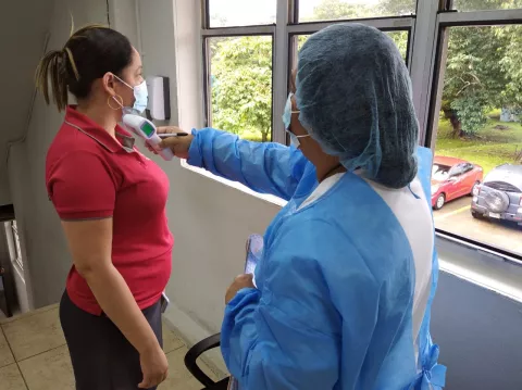COVID-19 afectó a 1,371 trabajadores de la Caja de Seguro Social